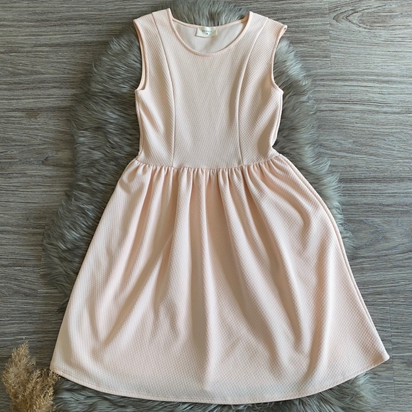 Everly Blush Pink Sleeveless Dress - Picture 3 of 8